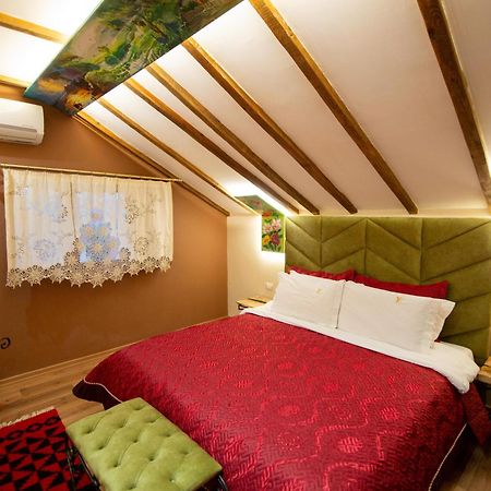 Vila Eden Boutique Hotel Korce Buitenkant foto