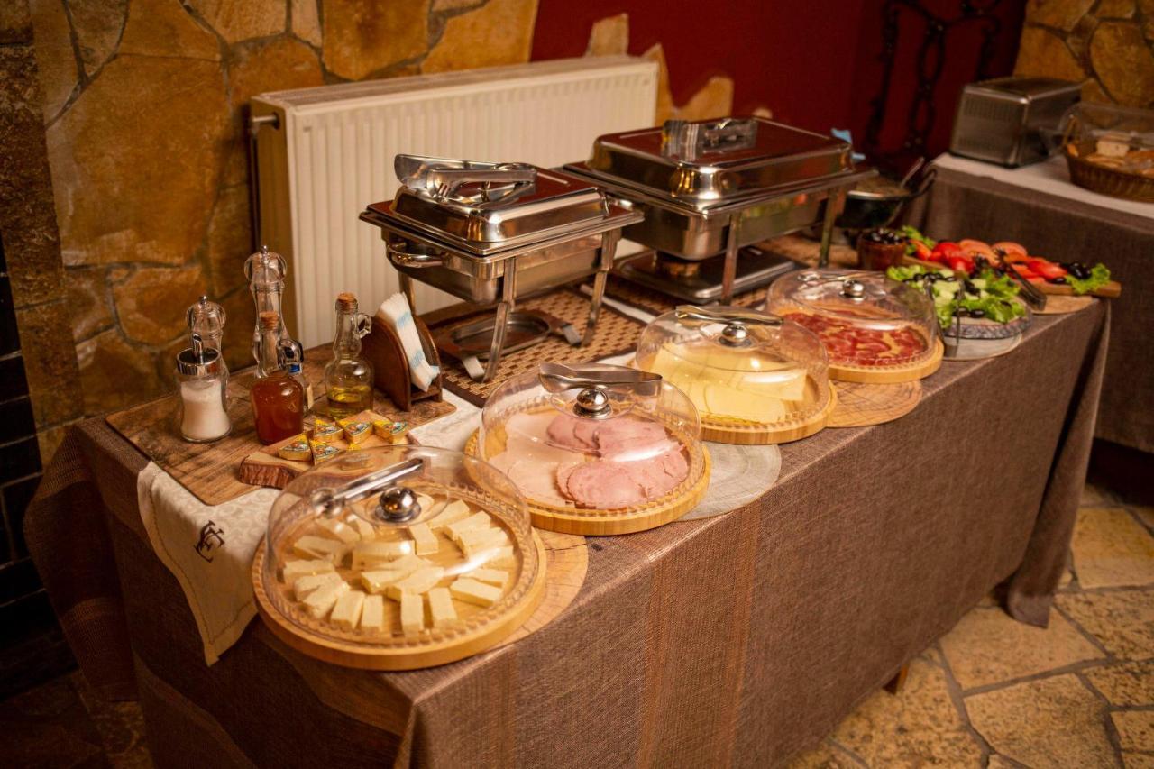 Vila Eden Boutique Hotel Korce Buitenkant foto