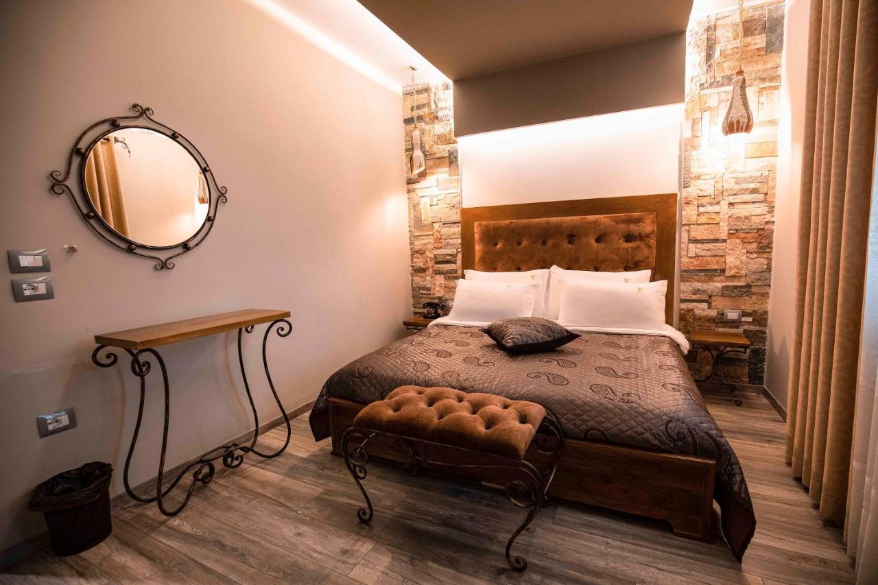 Vila Eden Boutique Hotel Korce Buitenkant foto
