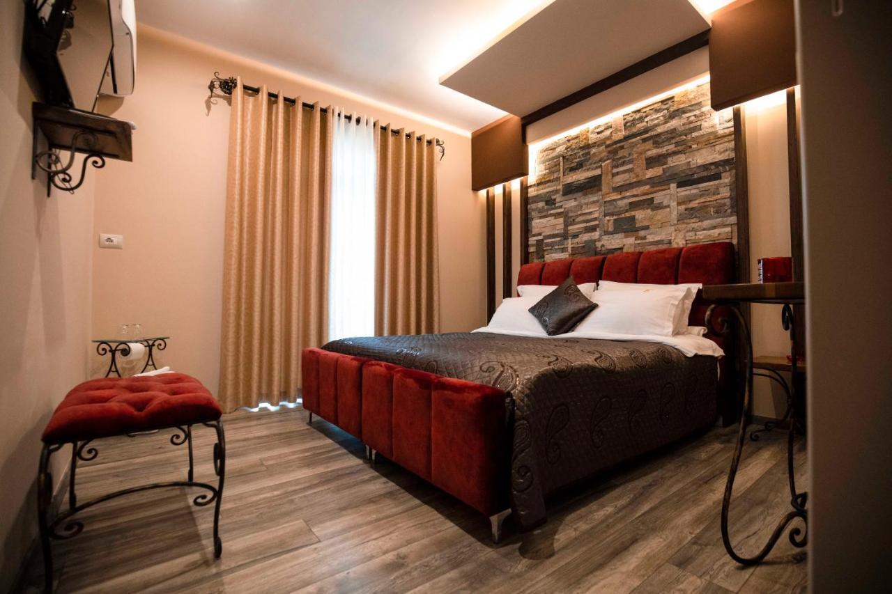 Vila Eden Boutique Hotel Korce Buitenkant foto