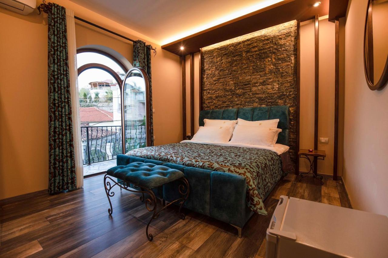 Vila Eden Boutique Hotel Korce Buitenkant foto
