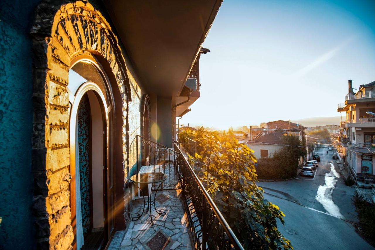 Vila Eden Boutique Hotel Korce Buitenkant foto