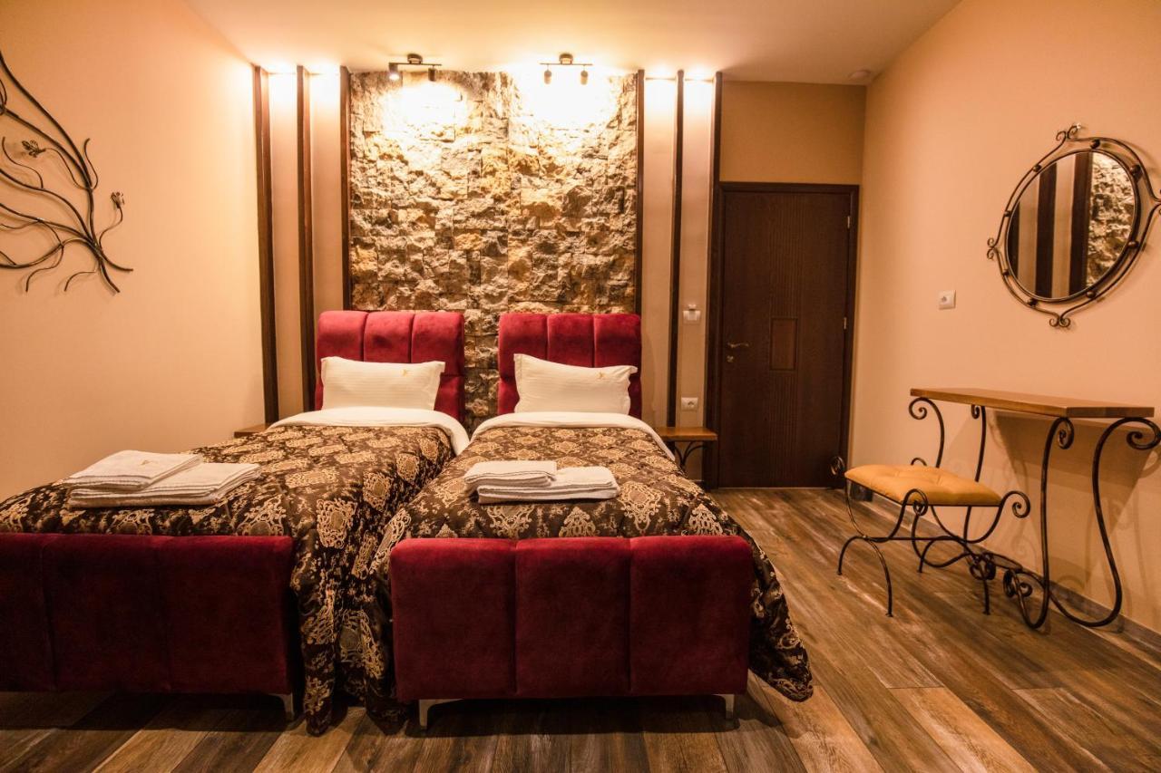 Vila Eden Boutique Hotel Korce Buitenkant foto