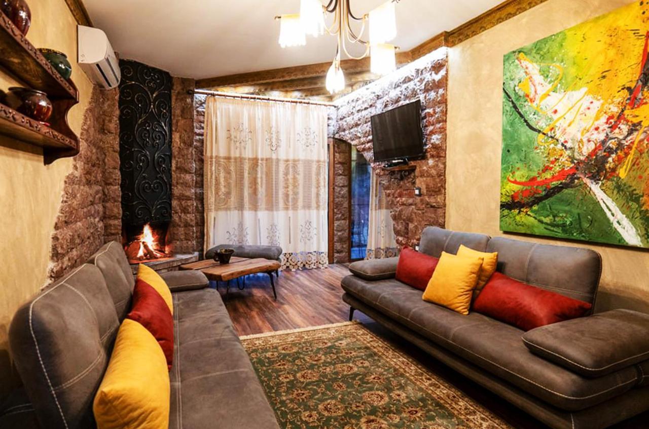 Vila Eden Boutique Hotel Korce Buitenkant foto