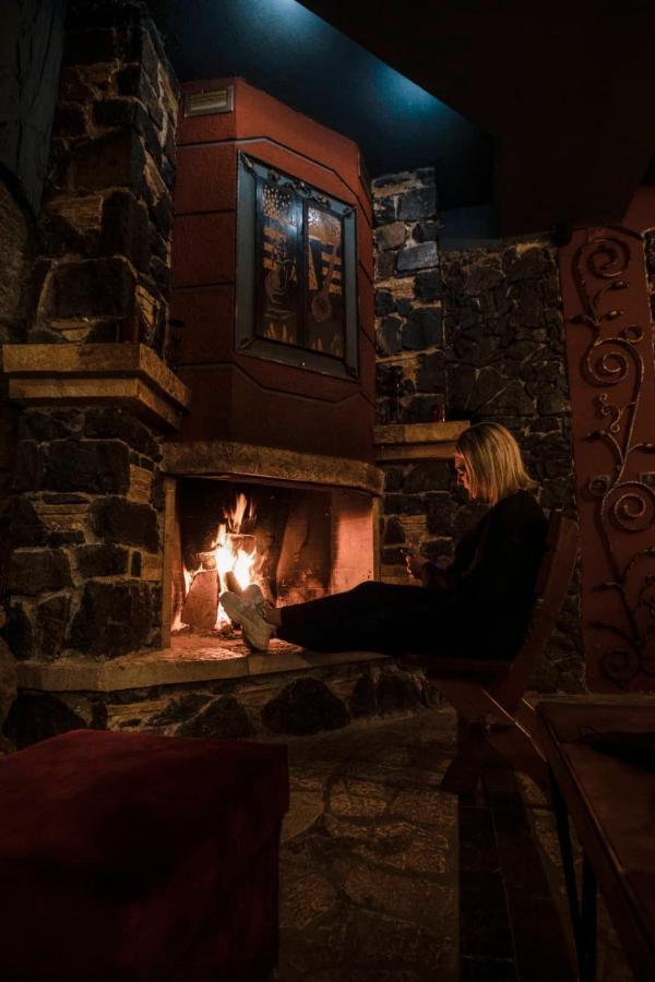 Vila Eden Boutique Hotel Korce Buitenkant foto