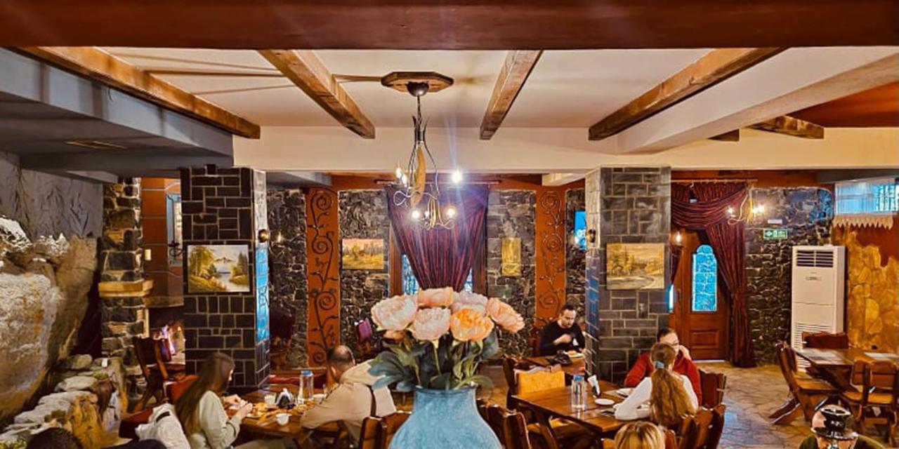 Vila Eden Boutique Hotel Korce Buitenkant foto