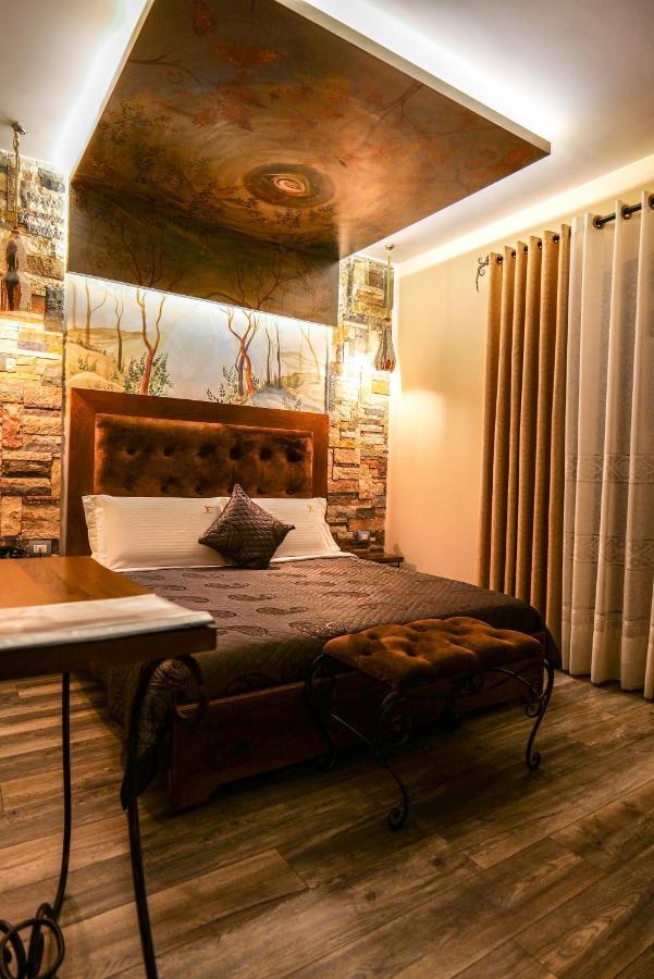 Vila Eden Boutique Hotel Korce Buitenkant foto