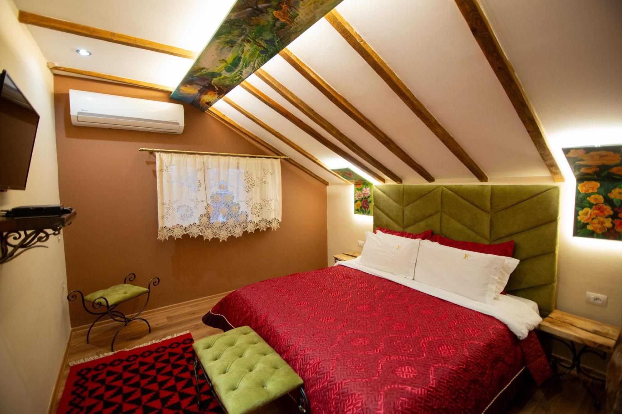 Vila Eden Boutique Hotel Korce Buitenkant foto