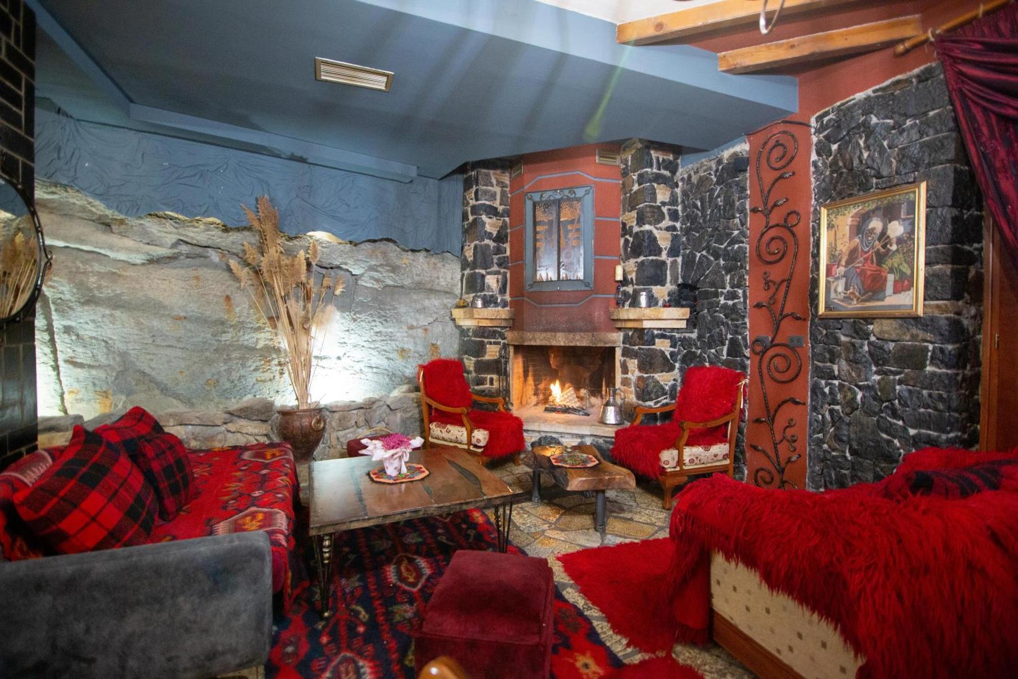Vila Eden Boutique Hotel Korce Buitenkant foto
