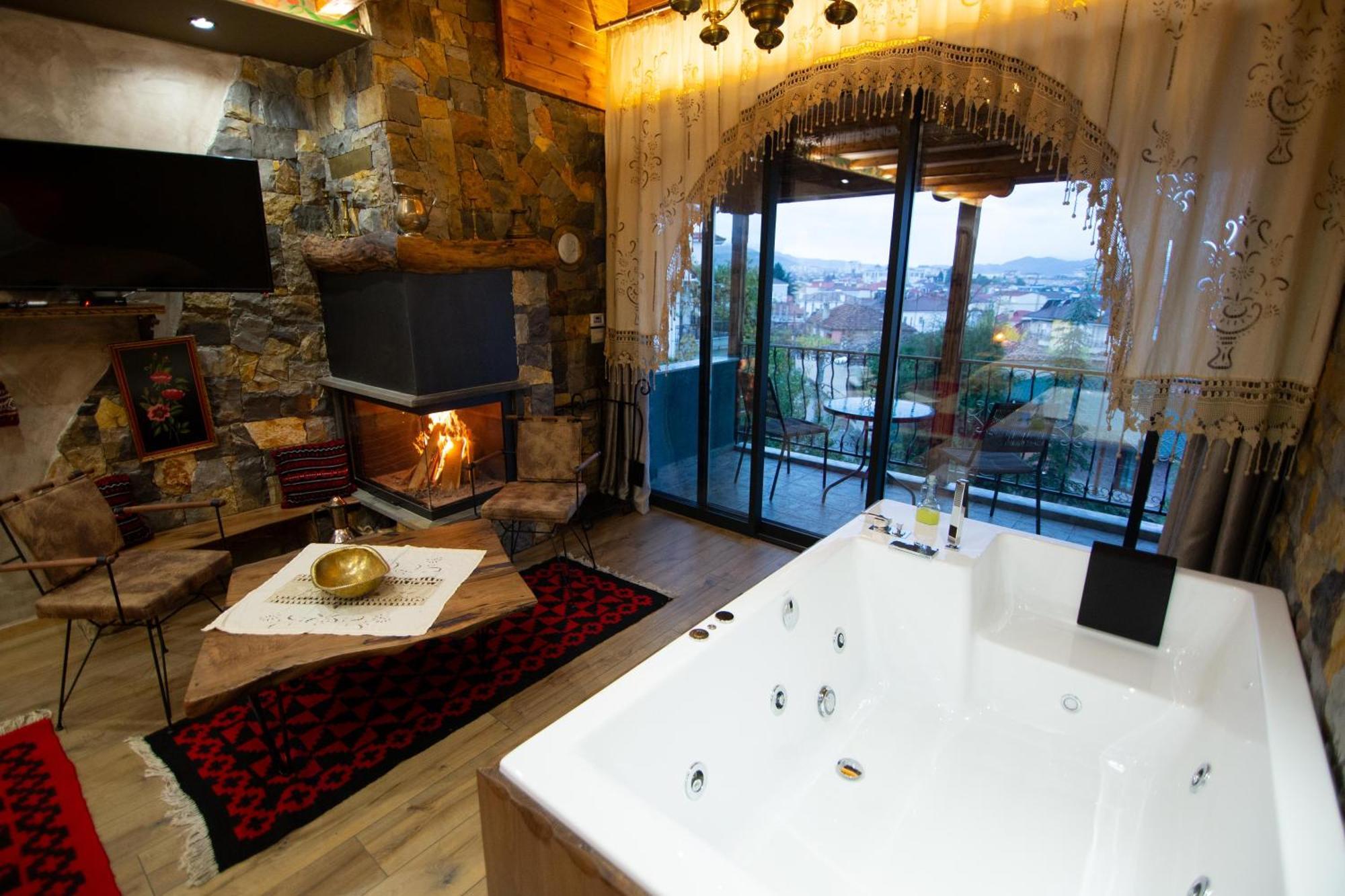 Vila Eden Boutique Hotel Korce Buitenkant foto