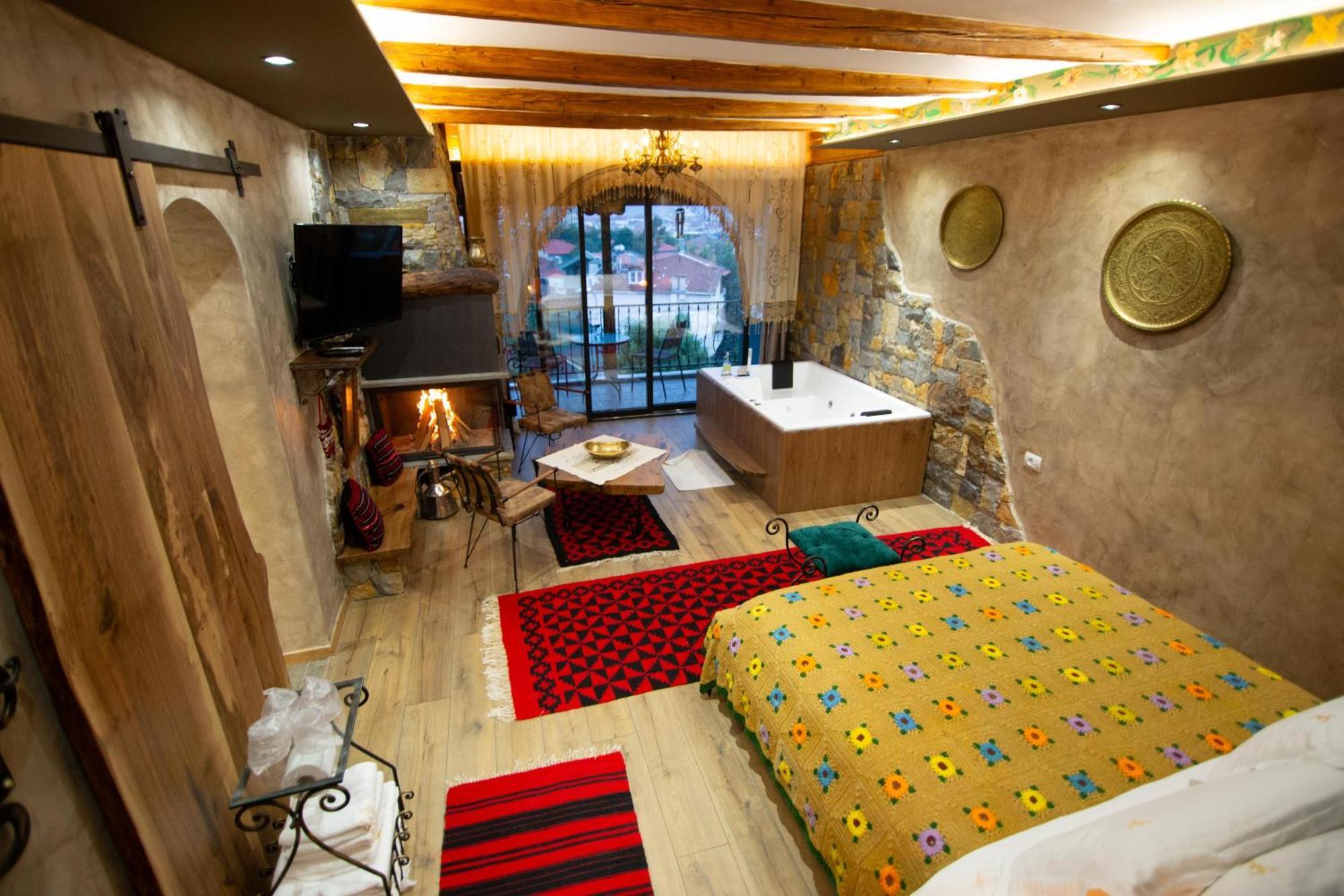 Vila Eden Boutique Hotel Korce Buitenkant foto