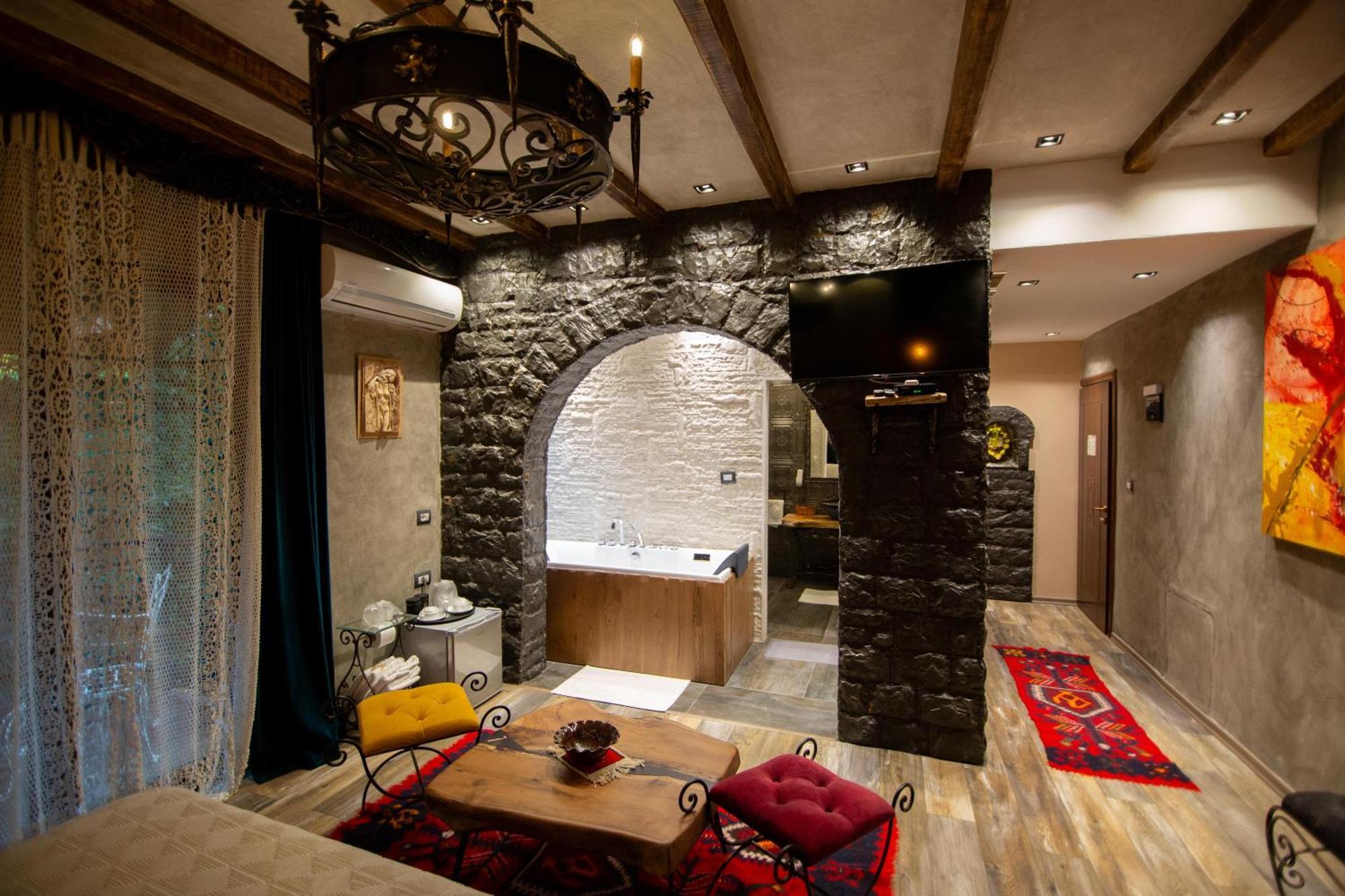 Vila Eden Boutique Hotel Korce Buitenkant foto