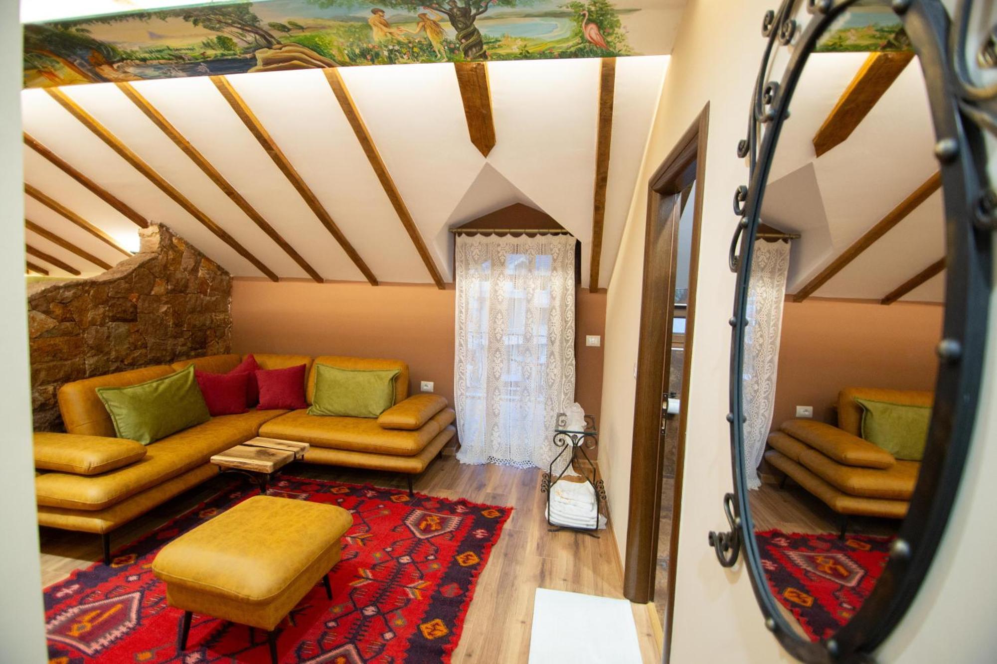 Vila Eden Boutique Hotel Korce Buitenkant foto
