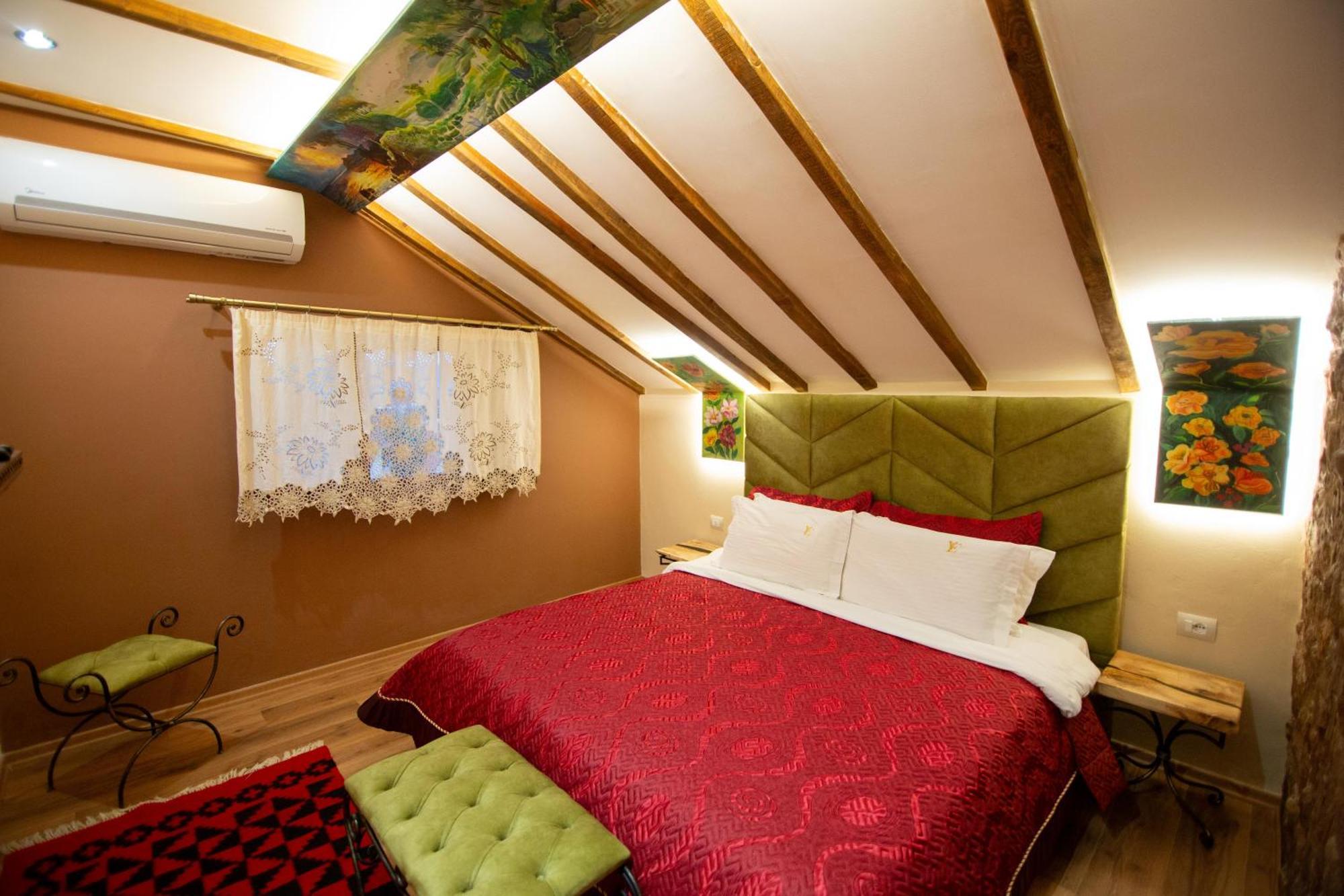 Vila Eden Boutique Hotel Korce Buitenkant foto