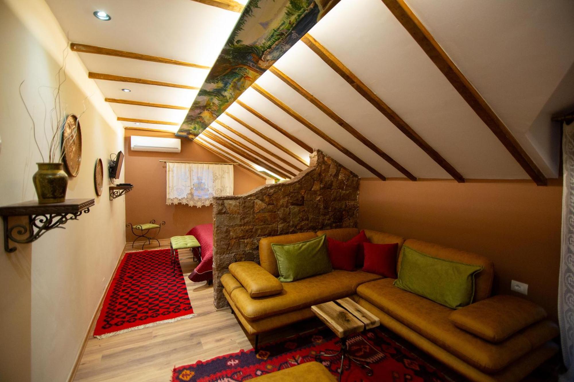 Vila Eden Boutique Hotel Korce Buitenkant foto