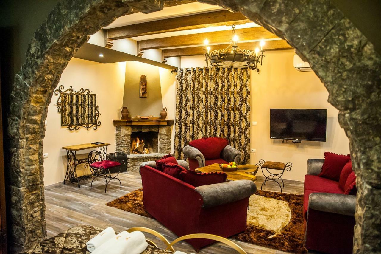 Vila Eden Boutique Hotel Korce Buitenkant foto